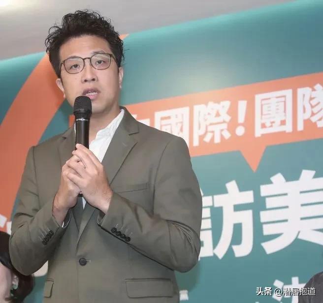 沈伯洋访日穿防弹背心慢跑，并称“只要出国就会穿”，因为目前遭中国（大陆）通缉，应