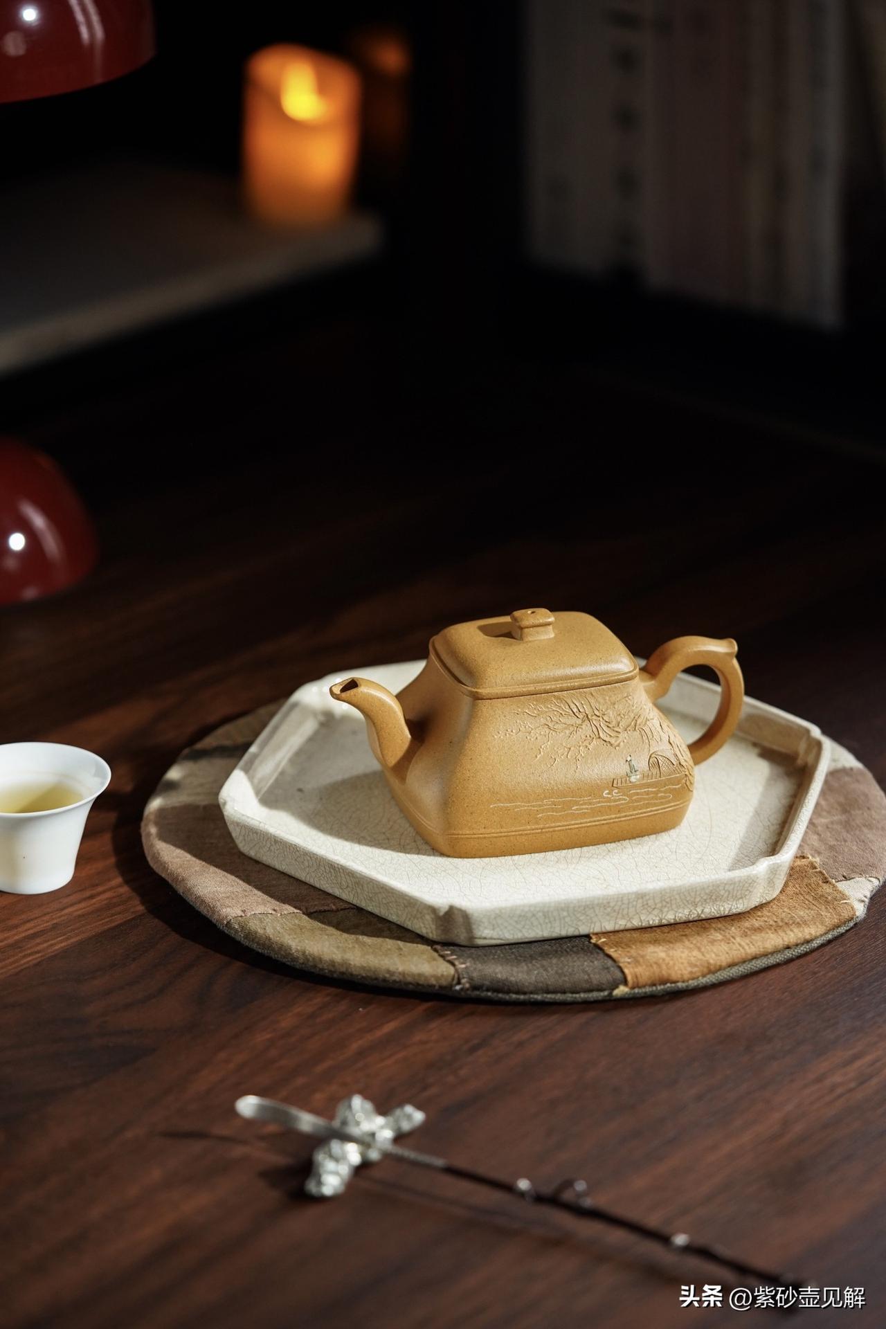 茶桌对话：你手里的紫砂壶，挨过那“车一刀”吗？
老周刚给新入坑的小陈倒上茶，小陈