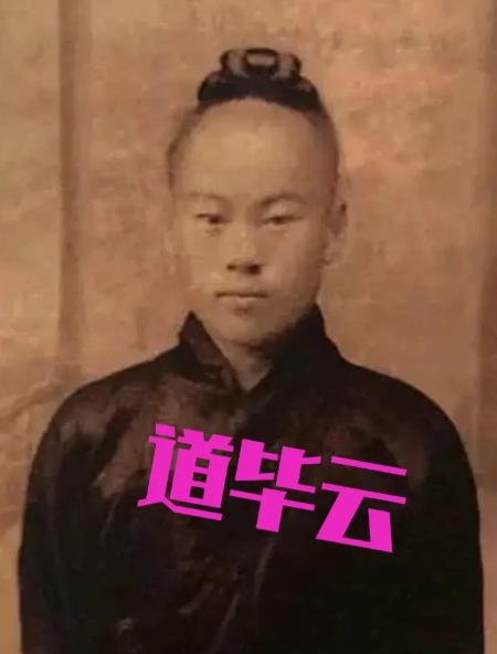 1938年，道士毕云路过日军哨卡时，因为没有向日军鞠躬，被打得半死。毕云大怒，伤