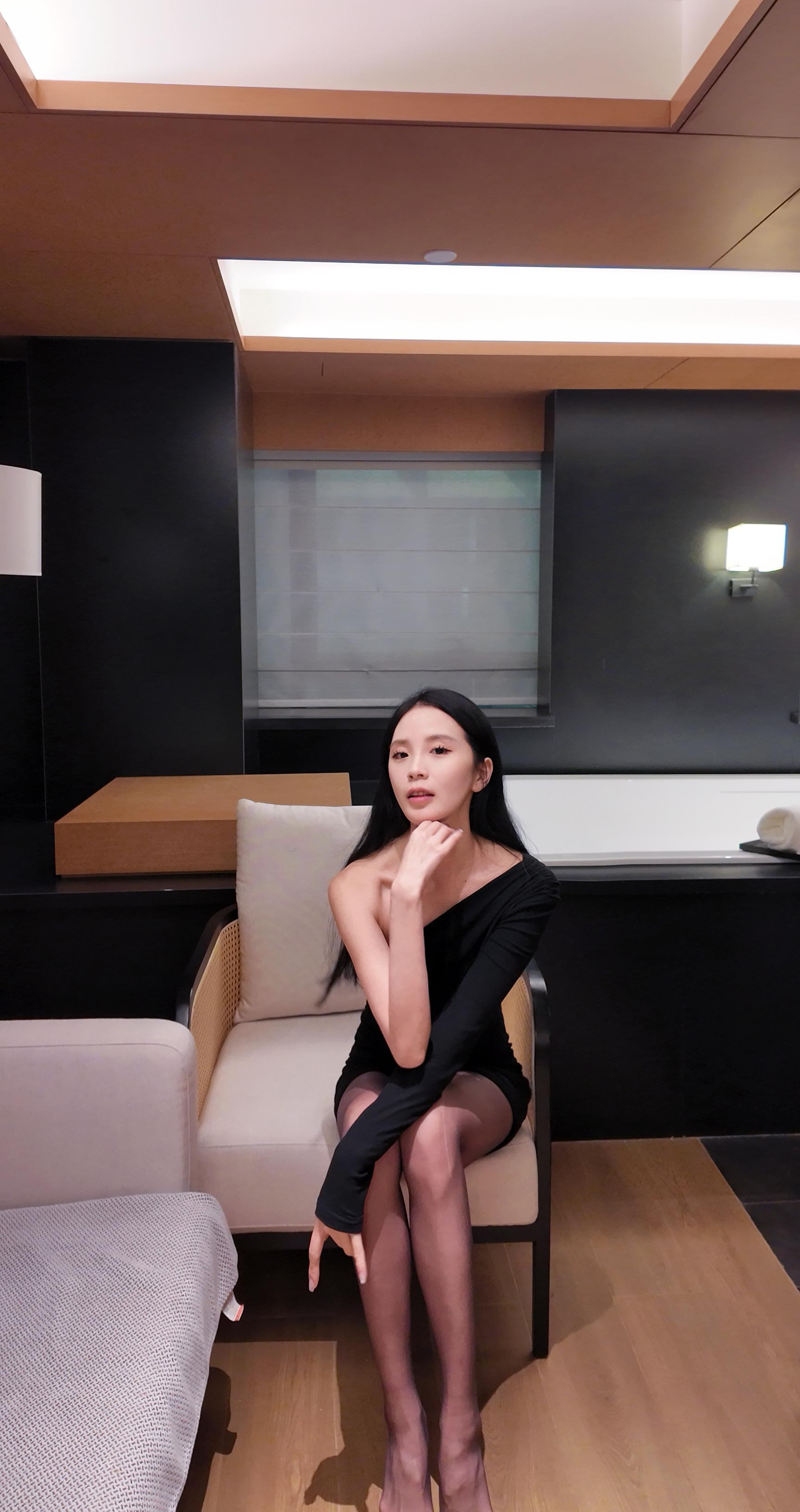 劣质的香水是没有后调的 人也是