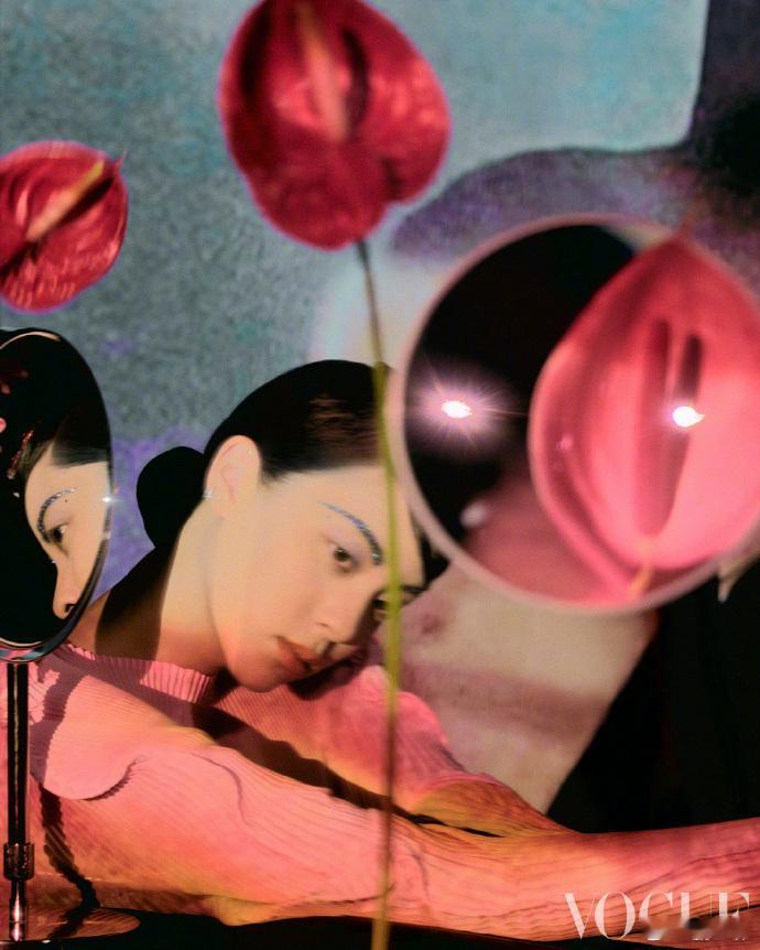 欧阳娜娜好大胆的尝试 欧阳娜娜好大胆的尝试，看到这样的造型的时候，我真的是非常的