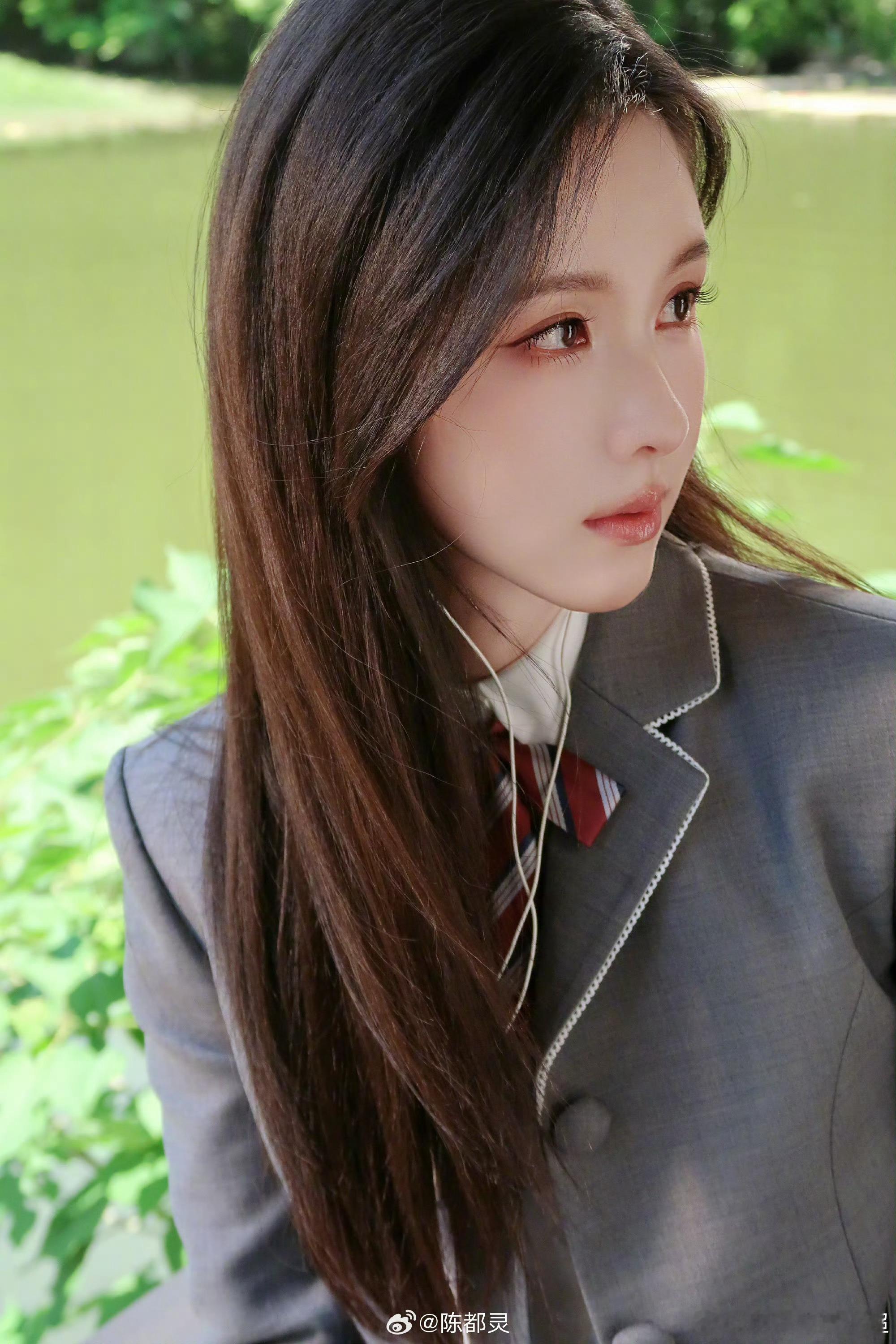 陈都灵说下课一起走吗陈都灵这个学生装真的梦回左耳！！！怎么能美成这样啊！这个嘟嘟