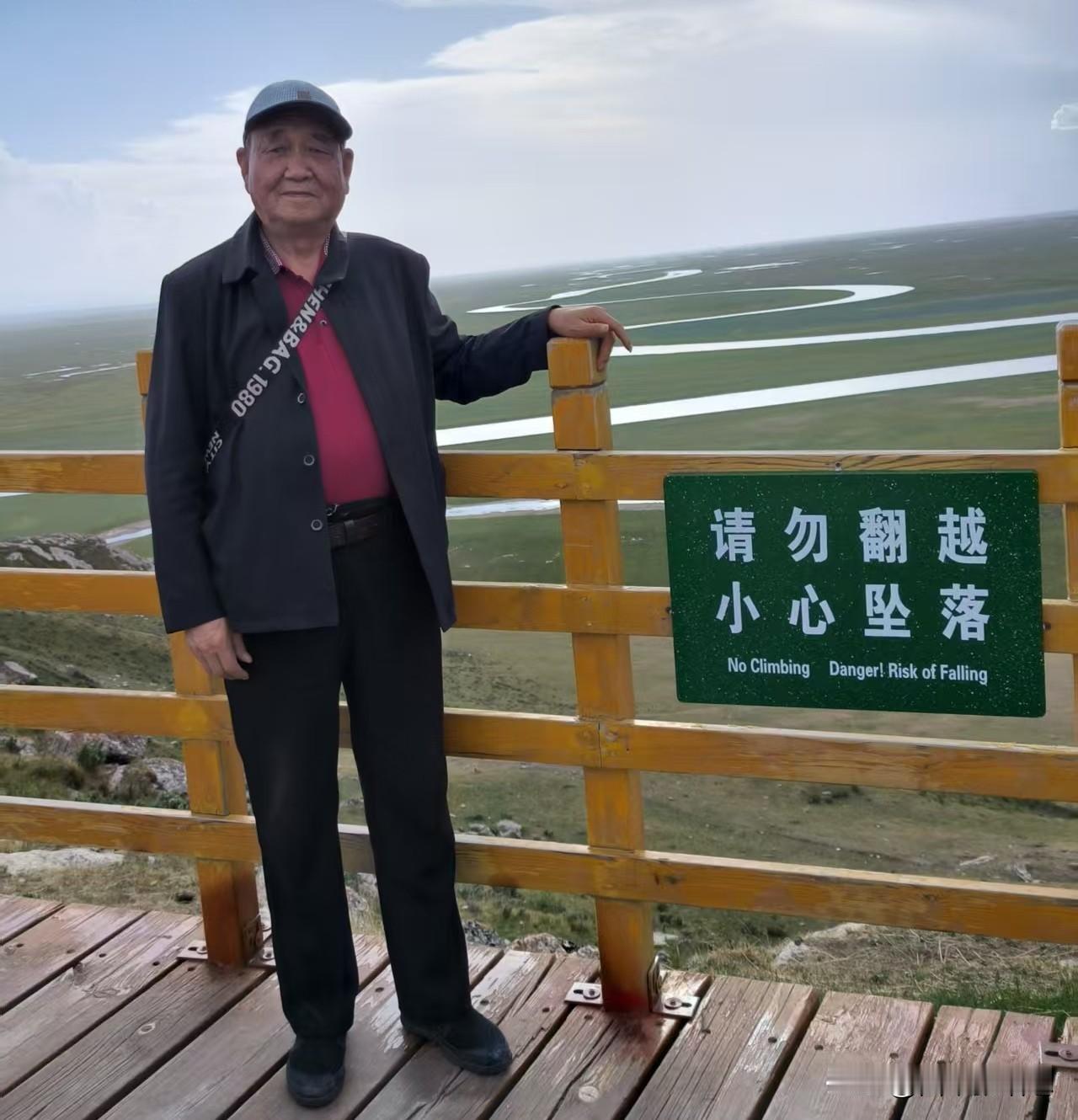 秋晨（随笔）
王甲寅
时逢九月又深秋，
晨风着衣凉嗖嗖，
晴空万里无边际，
秋阳