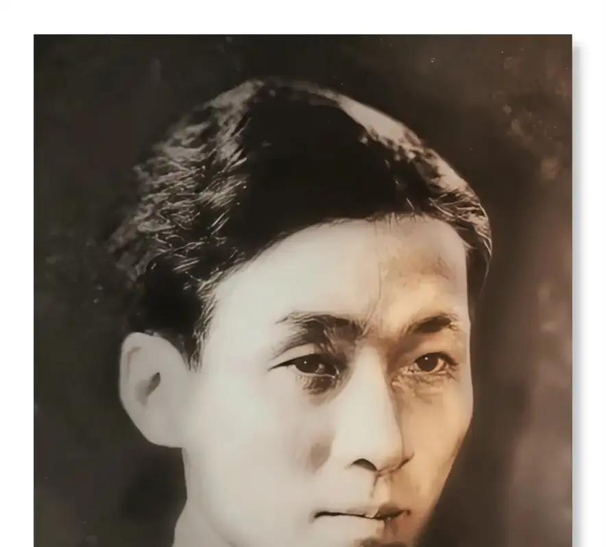 1978年，前上海公安局长扬帆失踪23年后在劳改农场被找到，他指着妻子和长子对管
