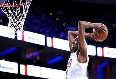 NBA东部这三笔签约，你看数据，笑出声。你看用途，后背发凉。
先看骑士，签了个叫