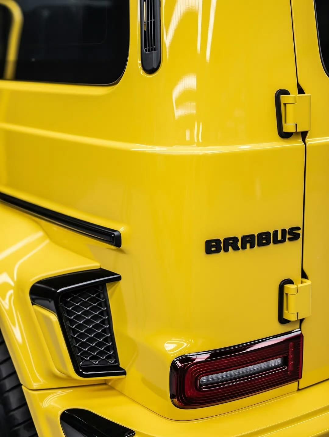 这抹黄不追潮流，只追自由！引擎一响，风是同谋，路是主场，把平凡甩在屁股后面！