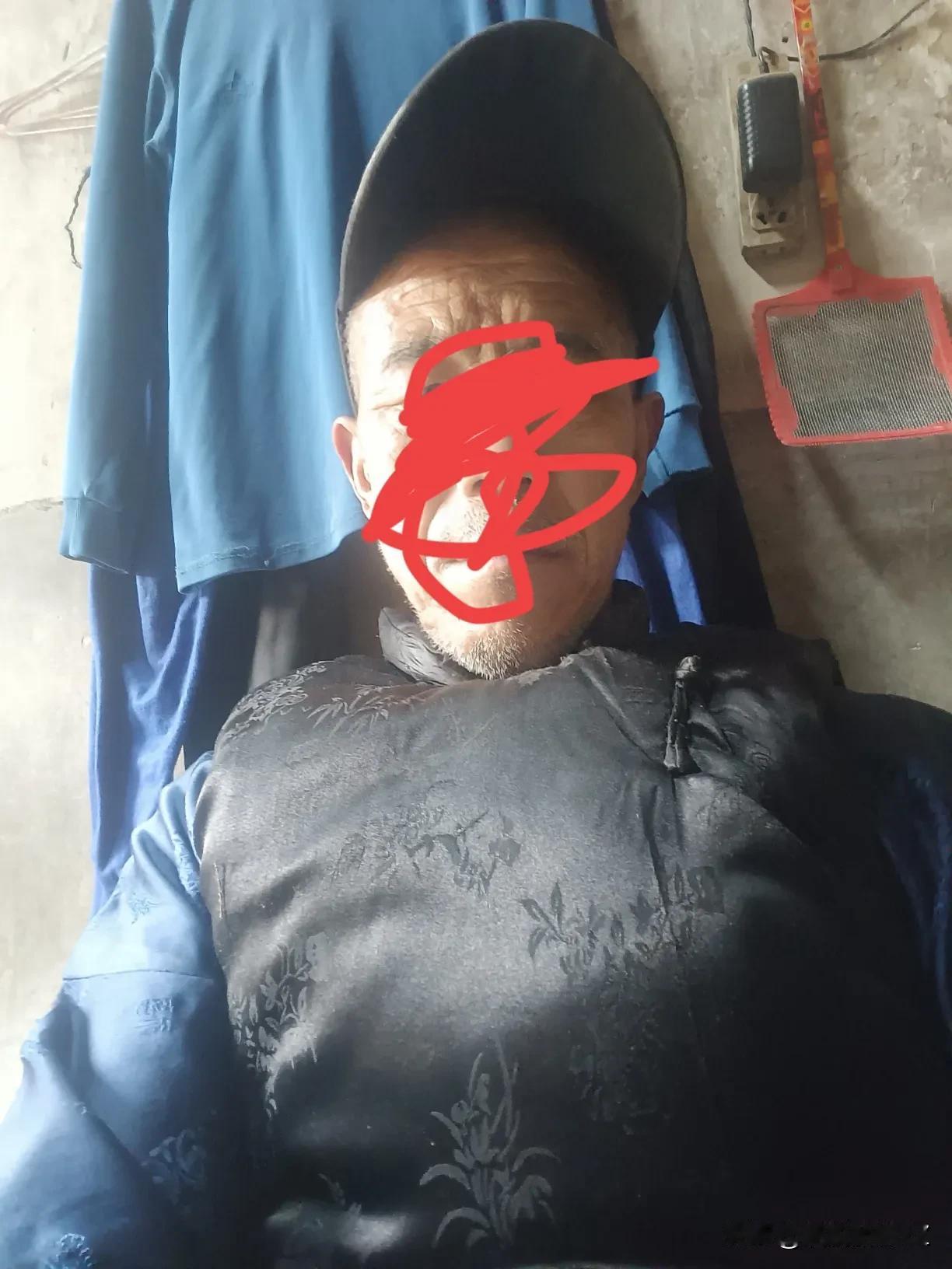 我每日都是这般装扮，常服便是大襟衣服，会有人说长道短吗？其实我也不在意，只要自己