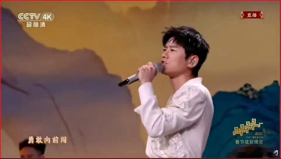 张杰0点后燃起来了零点后的黄金独唱！张杰七登春晚，一曲《驭风歌》燃炸全场。唢呐的