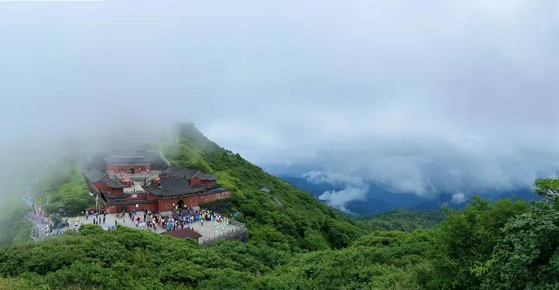 上联：冬去山明水秀，下联：请你来春来地绿山清