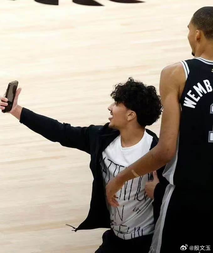 NBA发言人透露：总决赛G1末节擅自冲进球场的观众已被逮捕，并将被终身禁止进入所