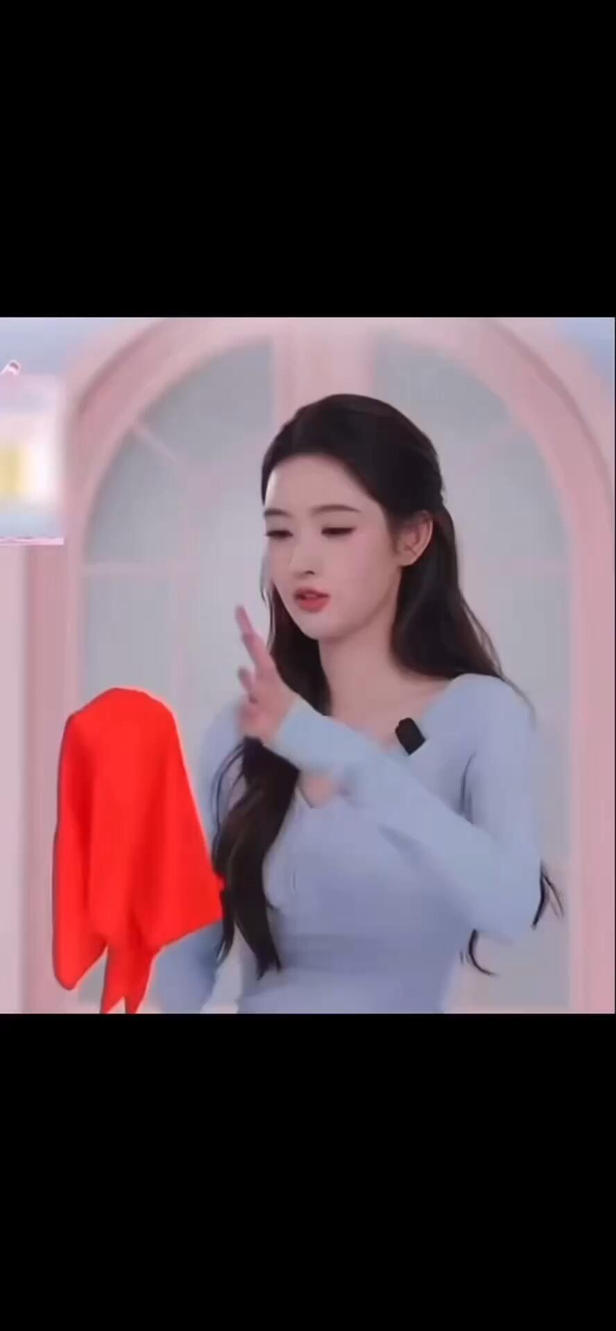 王玉雯七夕在剧组给女孩们送花王玉雯七夕请剧组喝奶茶呜呜呜全世界都欠我一个王玉雯这