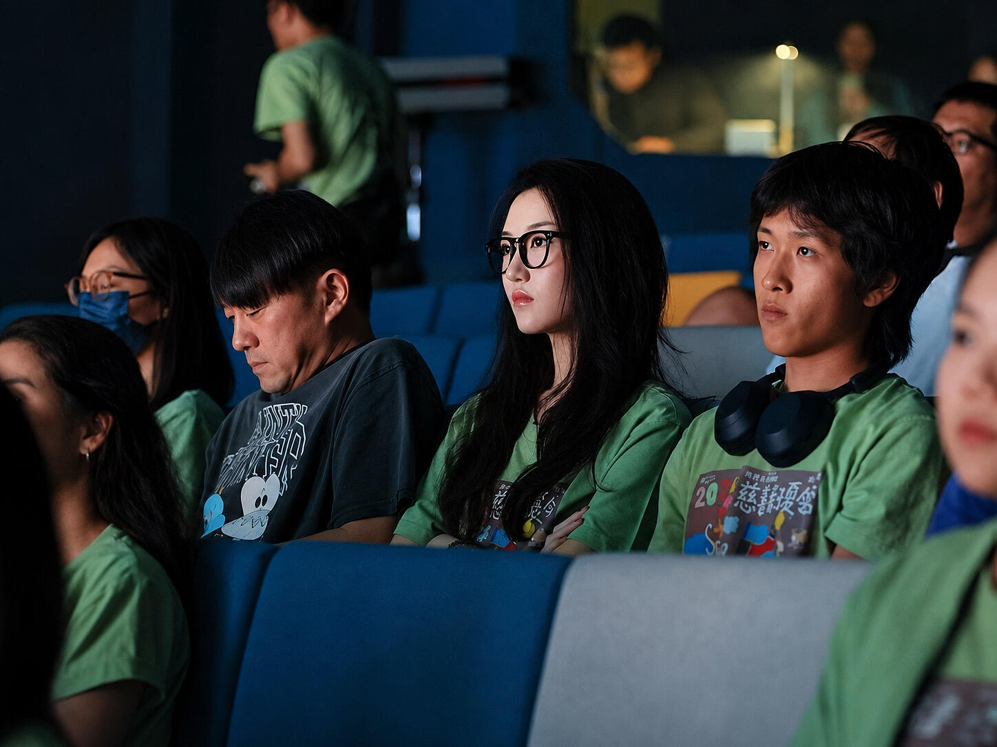 李嫣暑假回国参加嫣然活动嫣儿出落得越来越美丽大方有气质了。李老师好时髦哦。 