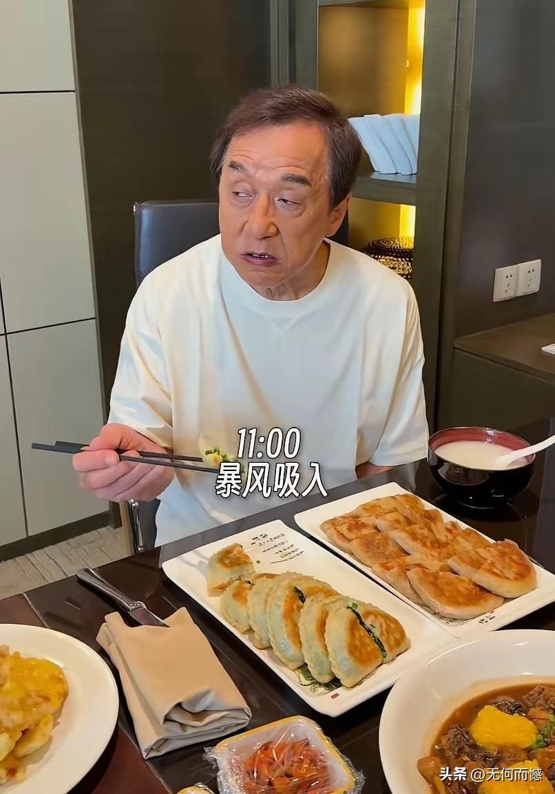 成龙大哥已经72岁了，他的拼劲让人佩服！前一天晚上22点还在阿塞拜疆拍戏，第二天