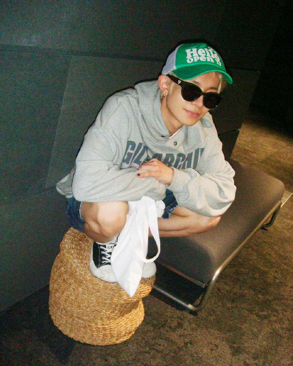 李羲承 李羲承金发站台活动金发状态很好呀，期待29号新🕊️官宣，多多支持sol