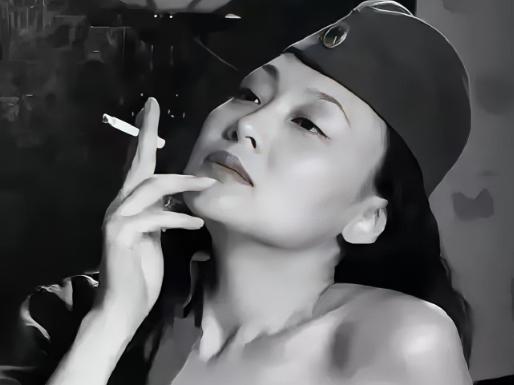 1956年，毛人凤虚弱地瘫在床上，妻子向影心端着一碗褐色汤药缓步走到床边，语气平