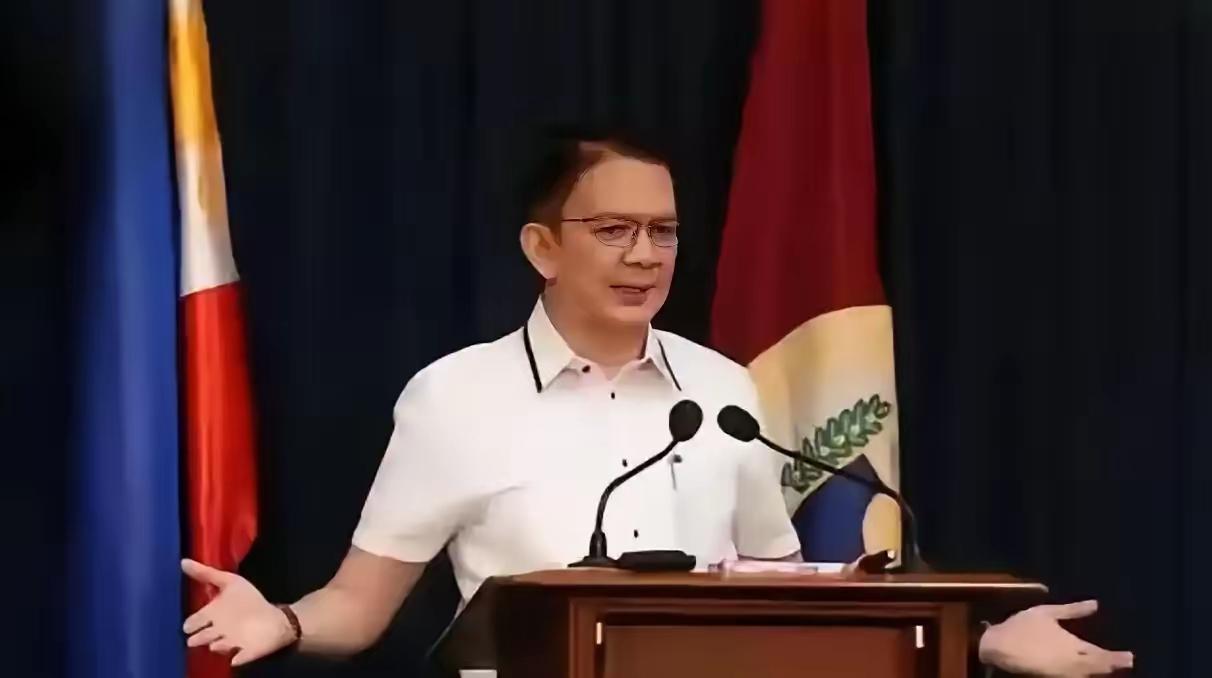 应为埃斯库德罗鼓掌和点赞。

在菲律宾参议院弹劾法庭为降低副总统莎拉•杜特尔特定