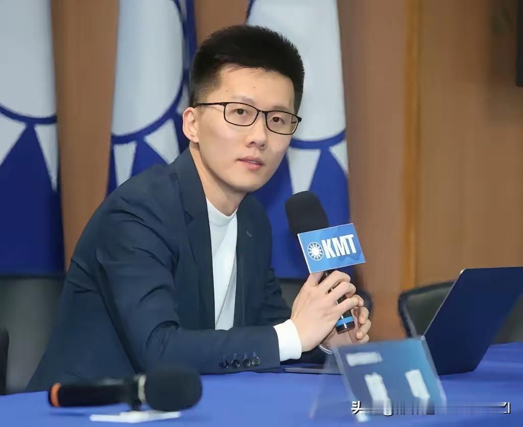 中常委提案开除萧敬严党籍，郑丽文:“没必要赶尽杀绝”。
国民党前发言人萧敬严长期