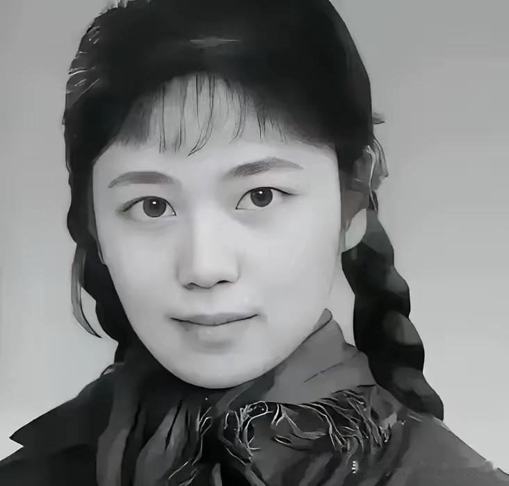 1977年，知青于文娟踏上返城的列车，恋人王建军沿着铁轨跟着列车一路狂奔，她趴在