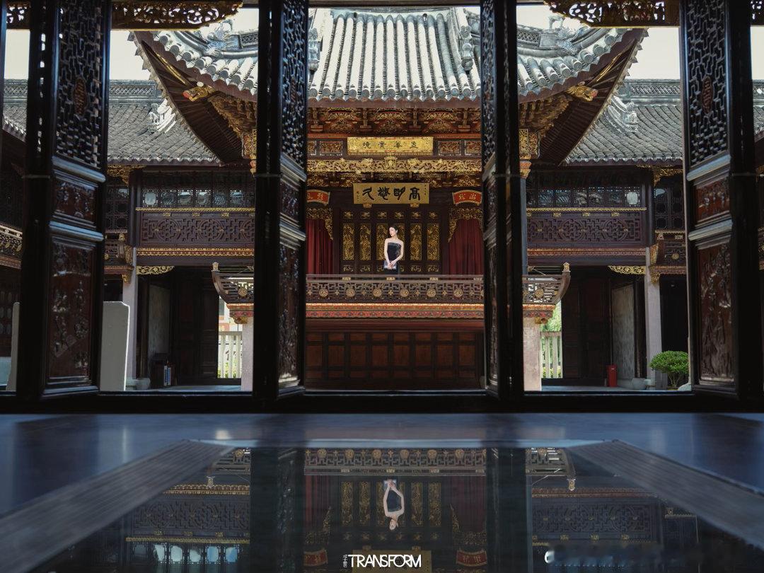 徐娇在宁波天一阁拍杂志徐娇在宁波美的像中国水墨画在故乡宁波天一阁拍摄八月刊封面，