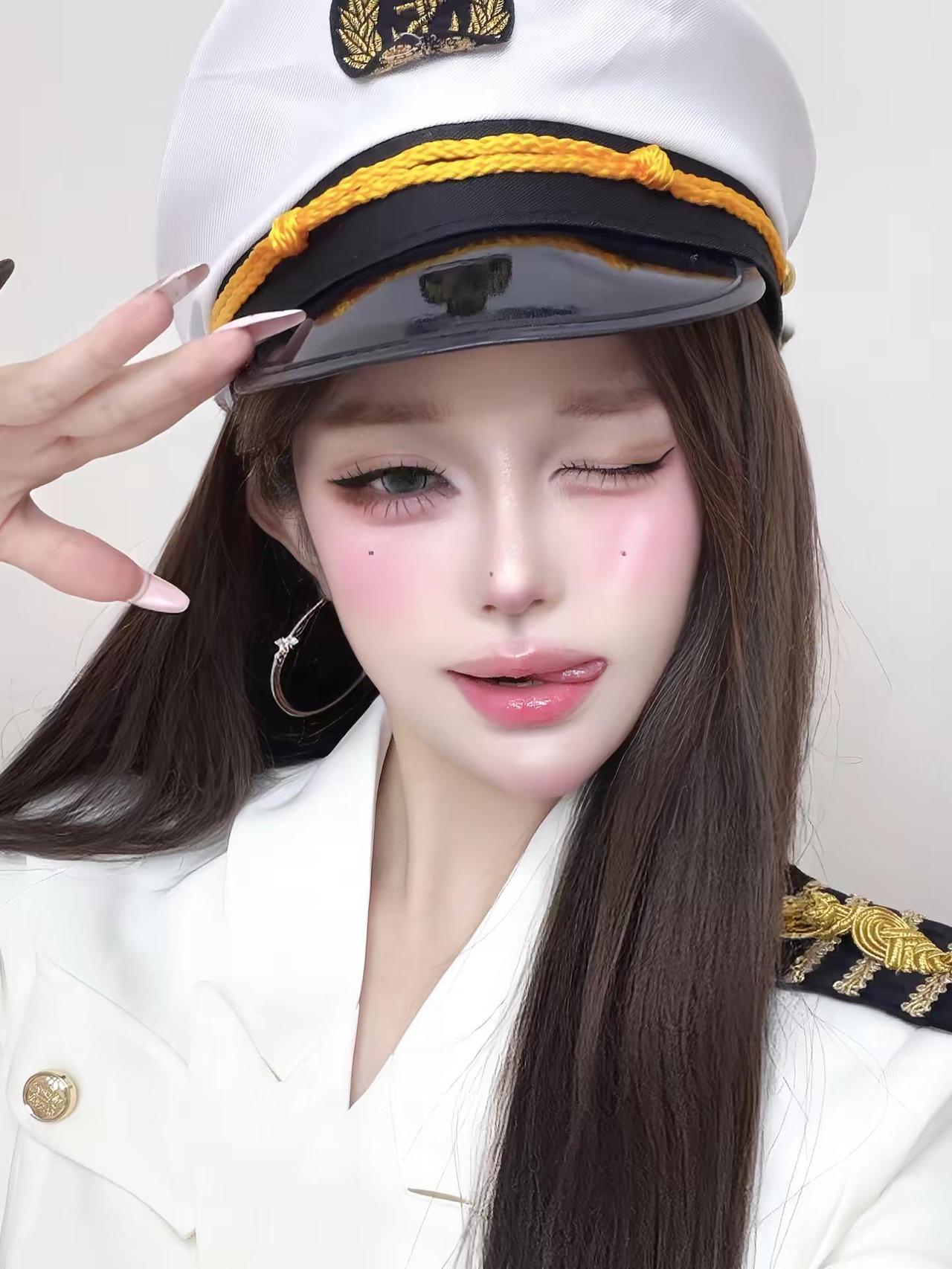 今天是张元英少女暴君仿妆！🐰🖤。张元英仿妆