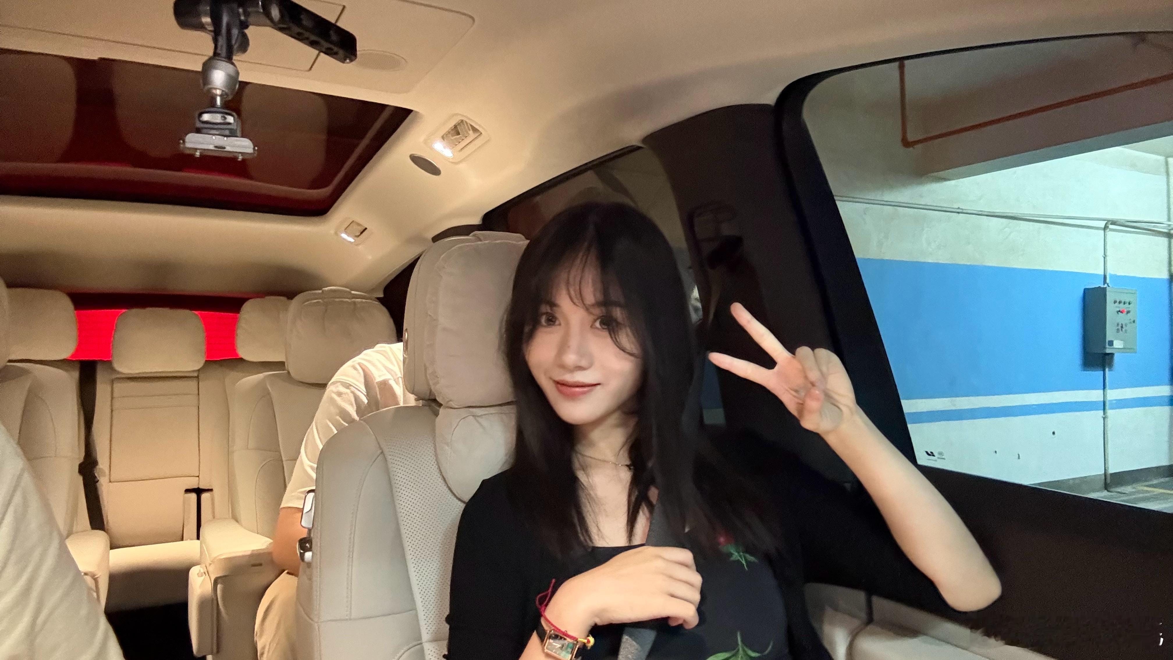 快飞也是好起来了都可以给豆豆当司机了[doge]新能源汽车 ​​​