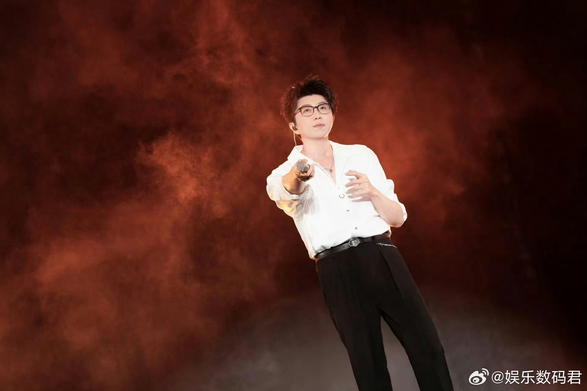 谁懂夕阳和毛不易东北民谣的宿命感宿命感拉满的封神现场！晚风、夕阳与毛不易的嗓音构