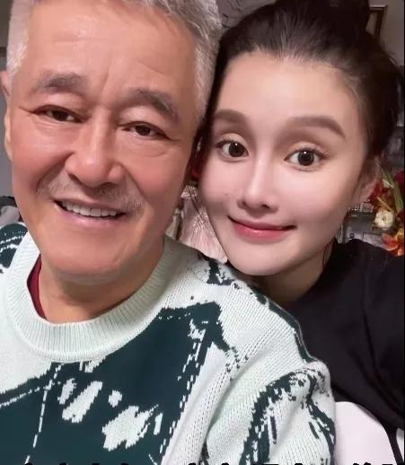 赵本山女儿球球这次真的要退网了，但不是现在，要等到生完宝宝之后。

近日，赵本山