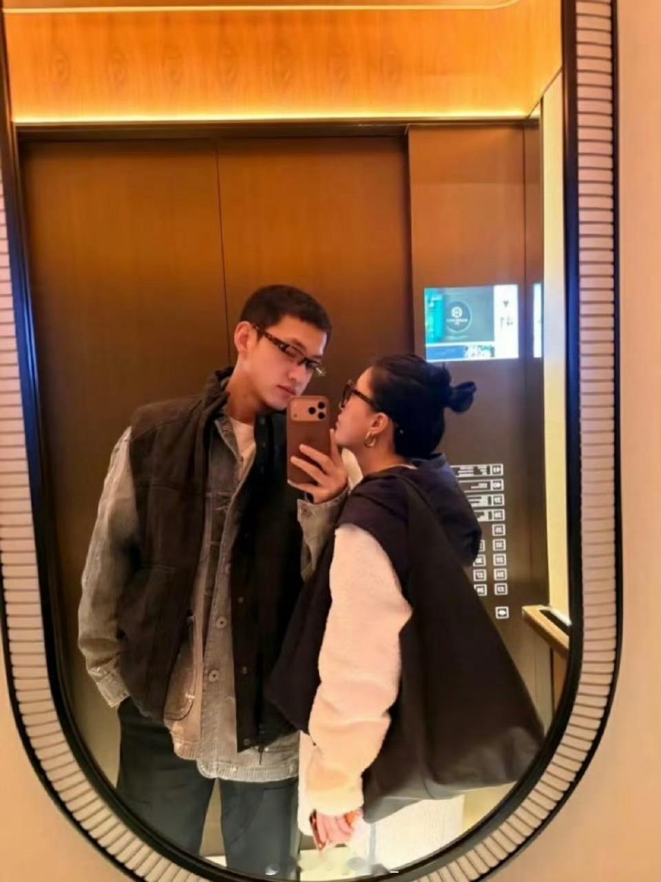 李嘉格与男友正脸合照李嘉格和新男友再秀恩爱！晒出大量自拍！车澈评论区全是李嘉格新