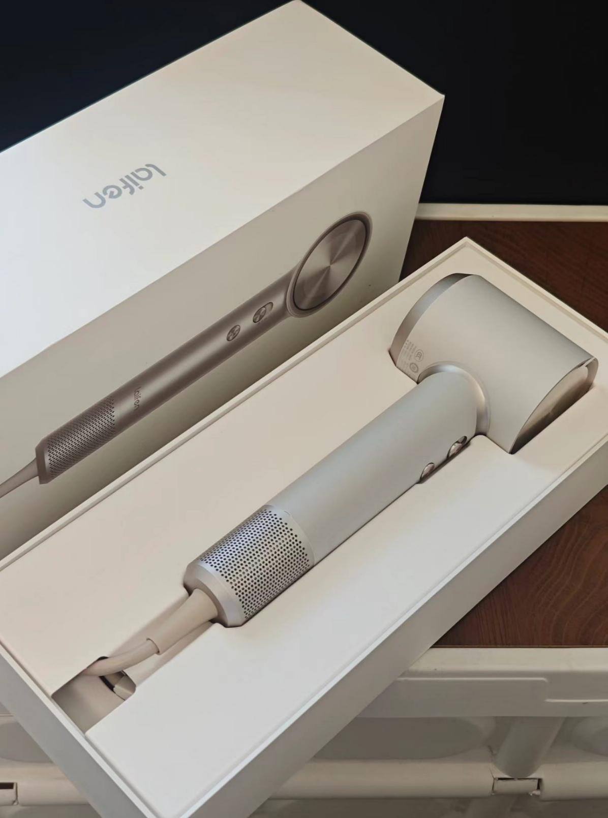 又又又又发现一件带娃神器😂

以前爱人没当妈的时候，真的不知道给娃吹头发能有多