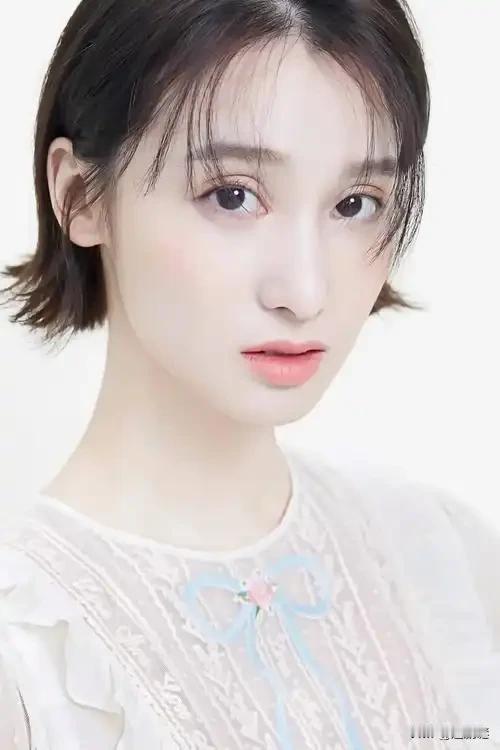 《不期而遇的生活》里，论低调，沈晶真是数一数二。家里条件那么好，妈妈是名主持人，