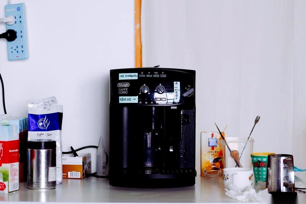 我差点就把那份材料交上去了。
真的，就差最后点一下发送。
然后，那个叫小周的同事