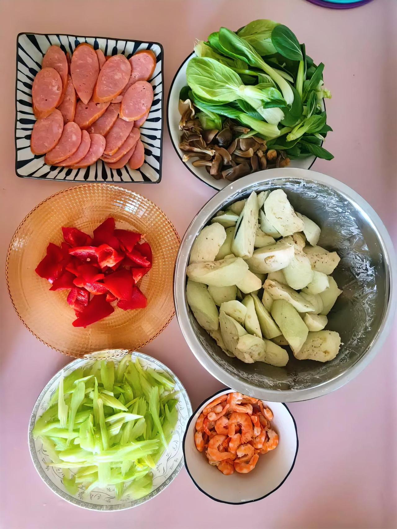 惊蛰至，
草木生，
每一寸新绿都是生命的诗篇。

愿你我如这春日万物，
蛰伏后破