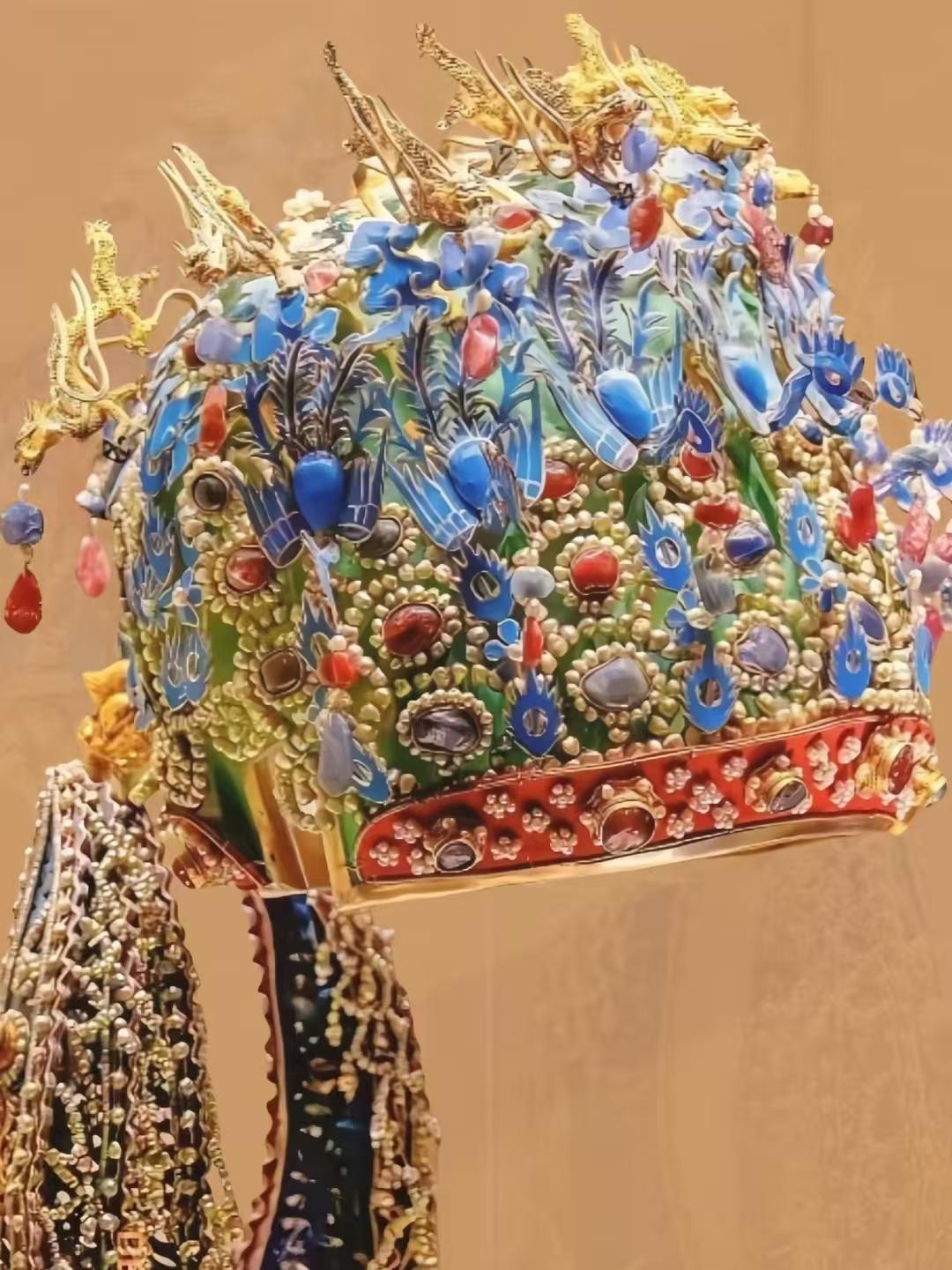 庞家这波操作估计能给所有捐赠人提个醒。
人家1959年捐了137件国宝，愣是把捐