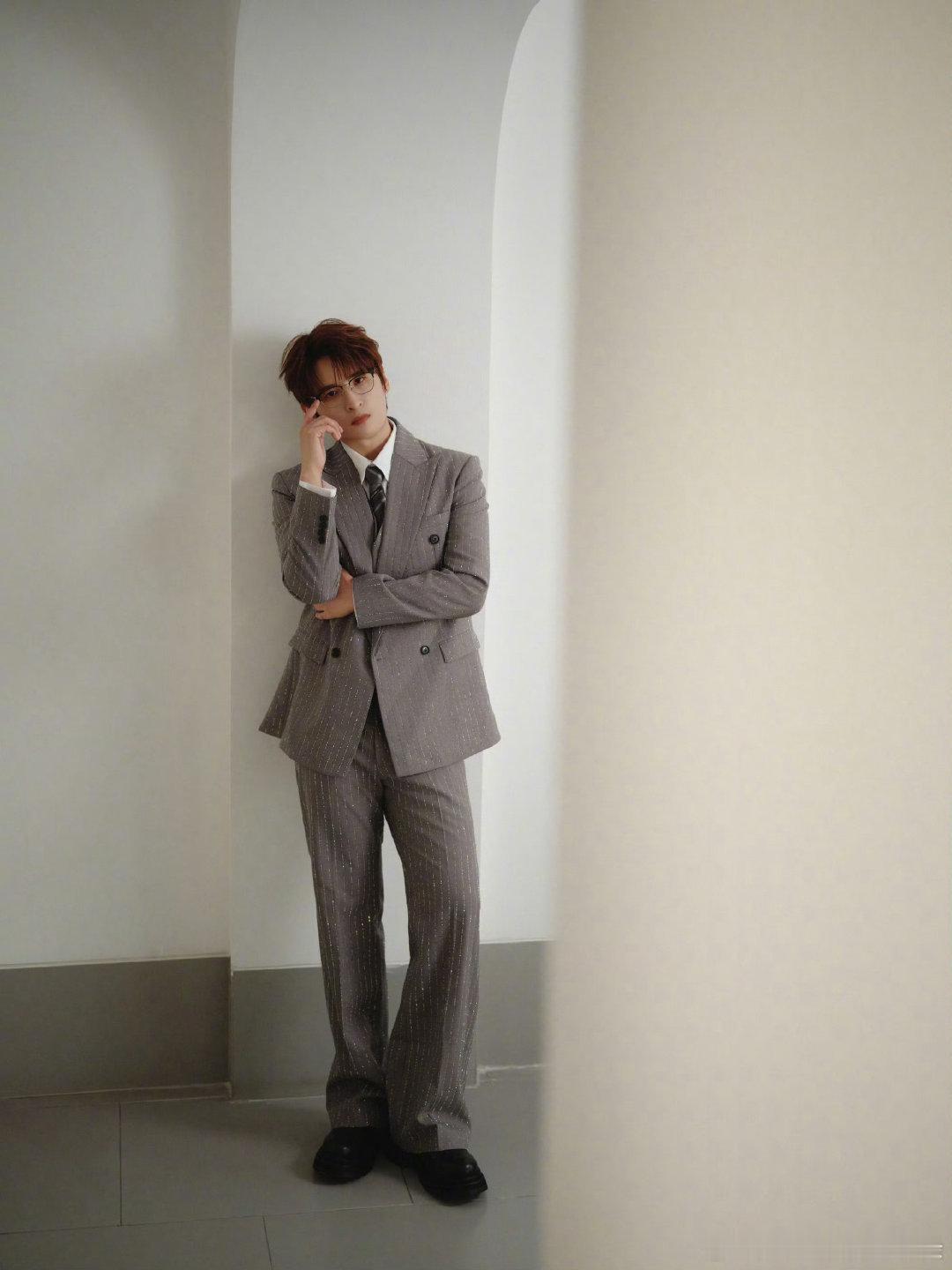 张远还在对抗躁郁症张远[超话]在采访中自曝仍与躁郁症对抗，拒绝药物与诊治，坚持用