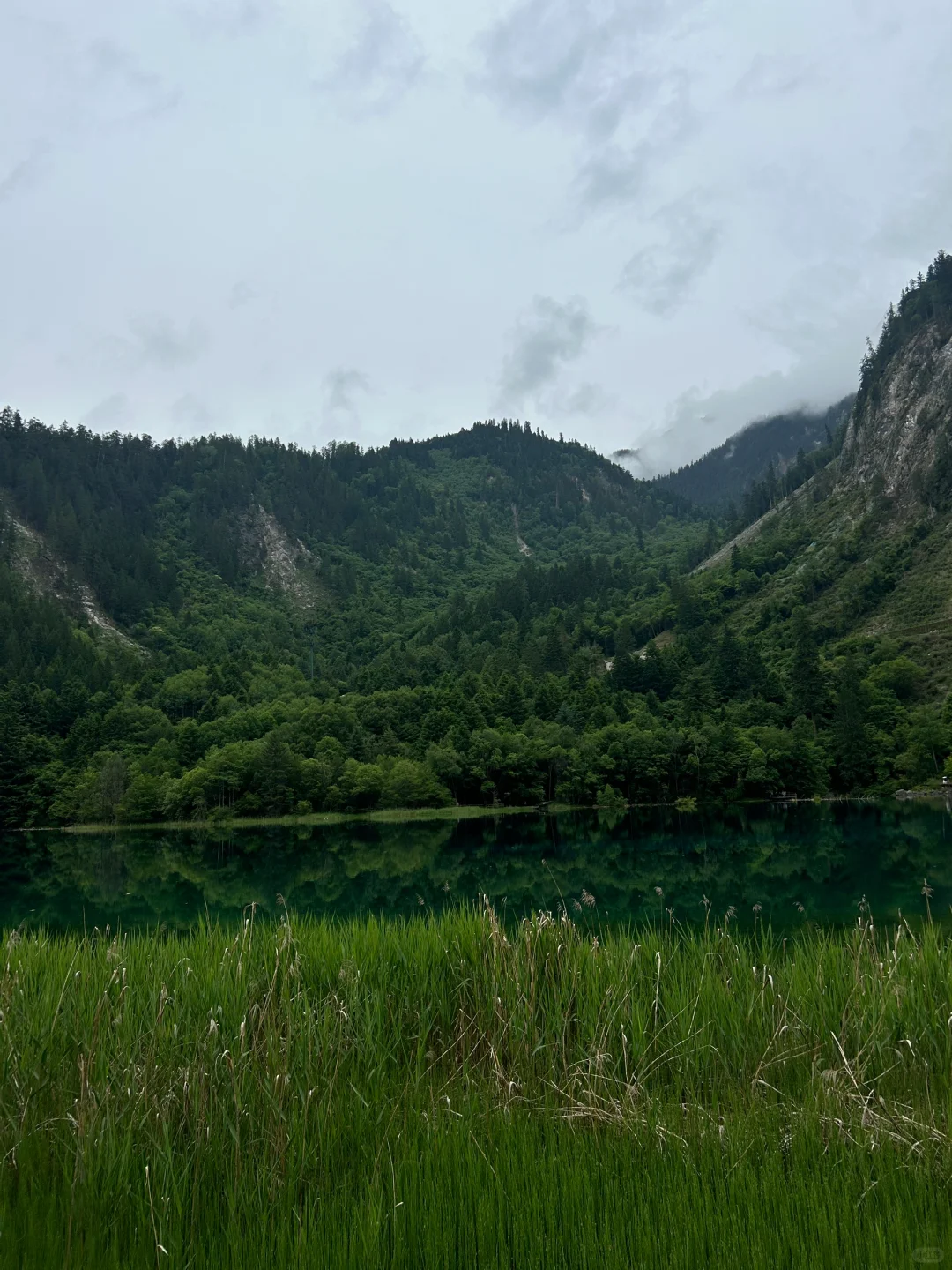 山色朦胧雨色空 碧水重重云相逢