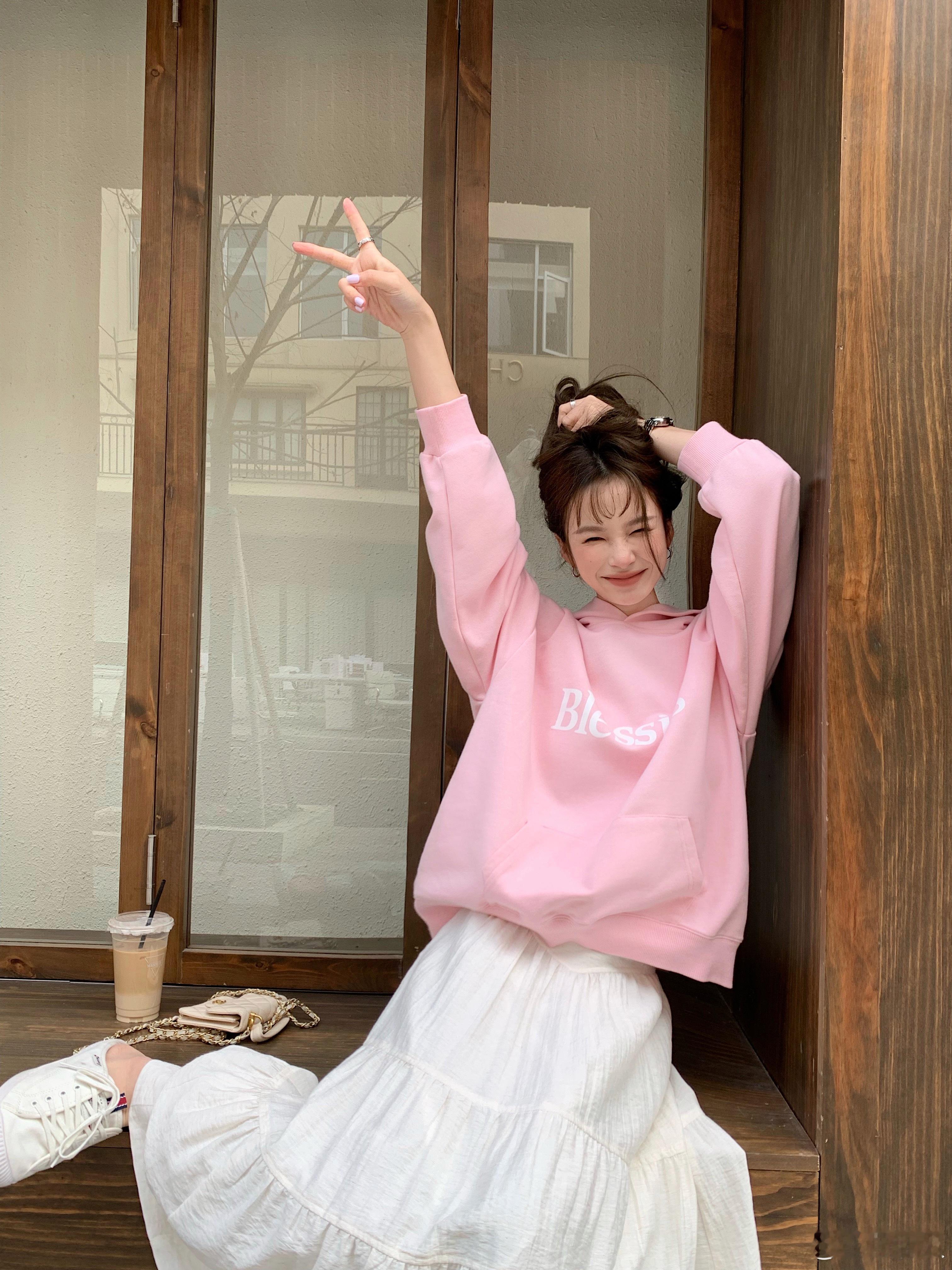 早上好（不是）今天这刘海有点起猛了看见粉色心情好好🌸☀️ ​​​
