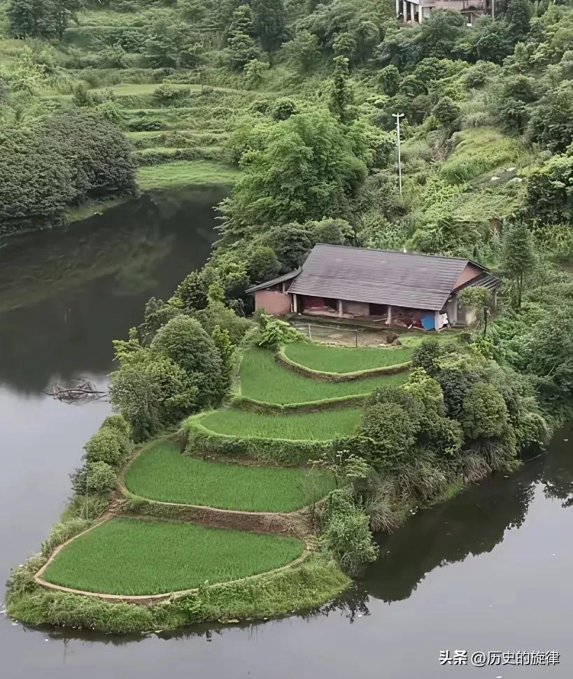 邻居卖房搬走，新户主上门强硬要求挪空调外机，女子一番话让对方无言以对
 
对门的