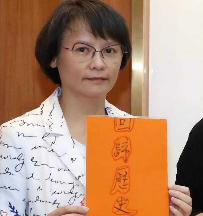就在5月8日，台北北一女中语文教师区桂芝，针对岛内天价军购议题发声，一句“台湾人