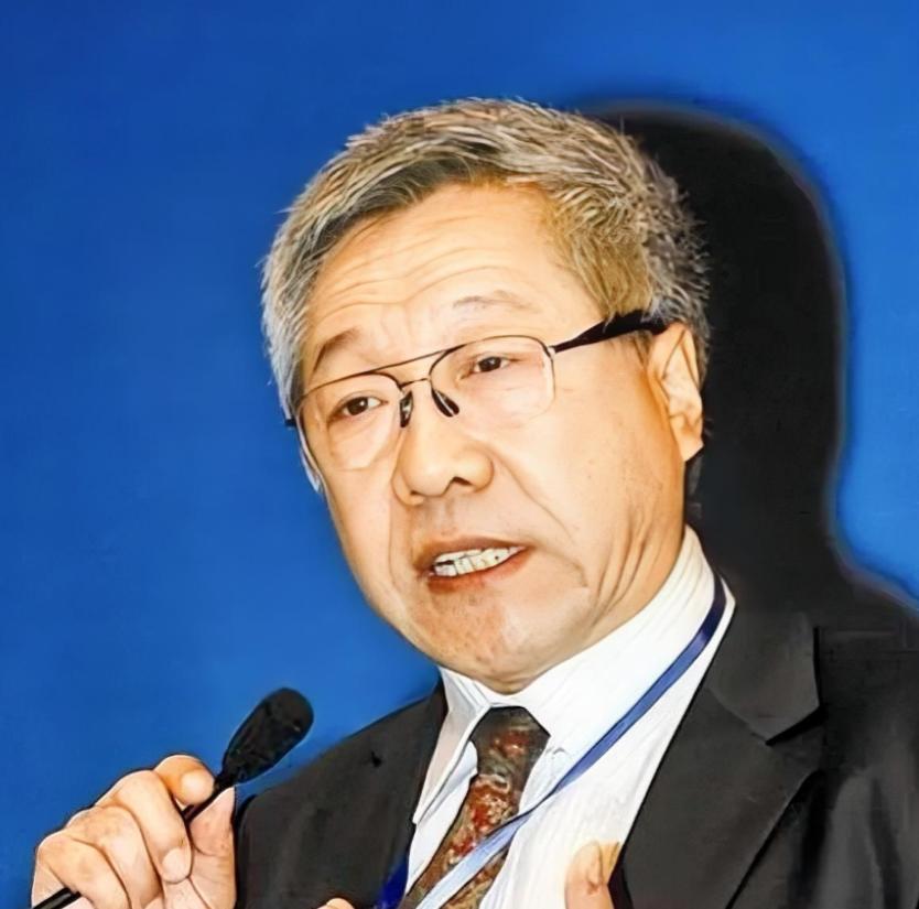 郑秉文又上热搜了。这次他说要学德国方案，网友直接怼回去：你自己给自己算的退休金2