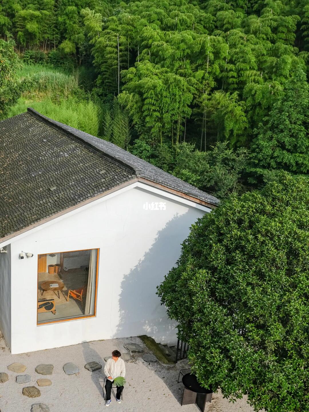 初夏来临前在山里找到了梦中情屋