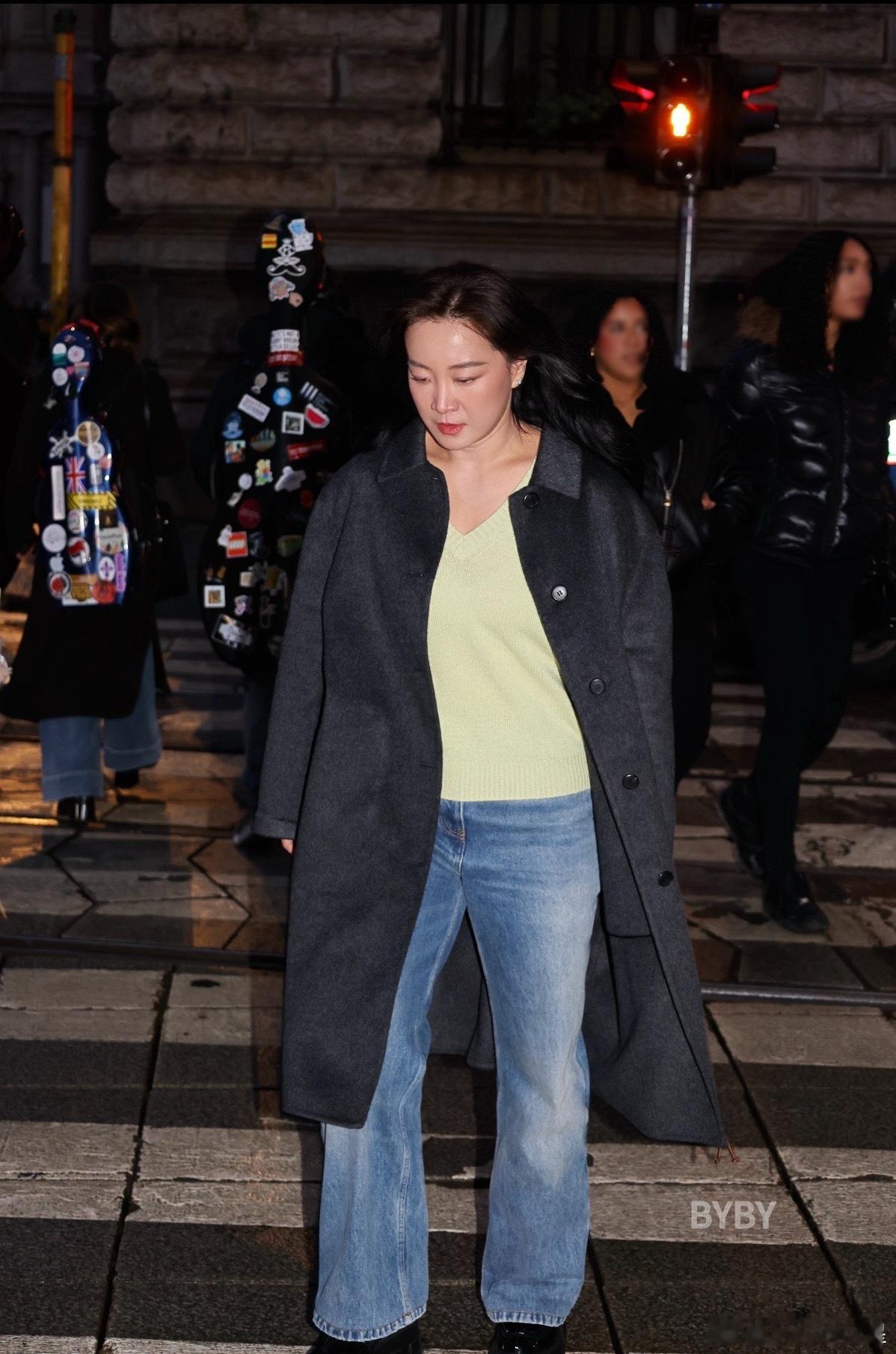 哇塞好久不见©️logo贾玲米兰探店路透贾玲米兰时装周探店