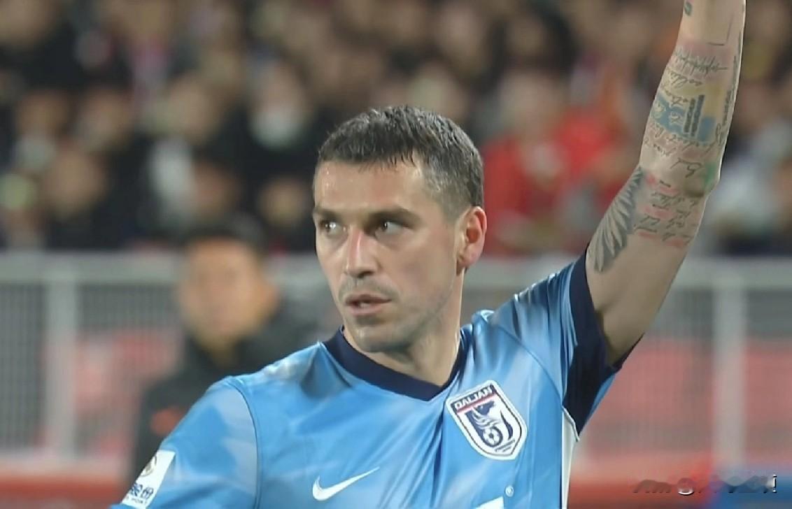 斯坦丘！天外飞仙！一记世界波！大连英博1：0绝杀辽宁铁人，豪取五连胜[奋斗]
