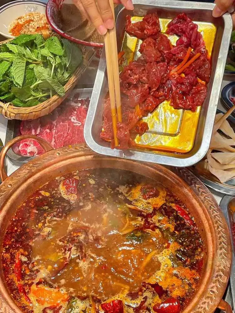 牛功成云南酸菜牛肉火锅