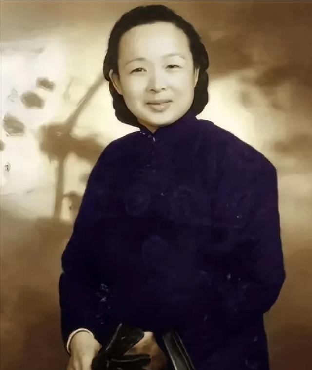 1949年，谢晋元的遗孀向陈毅要了一个房子，陈毅就把吴淞路466号送给她，几天后