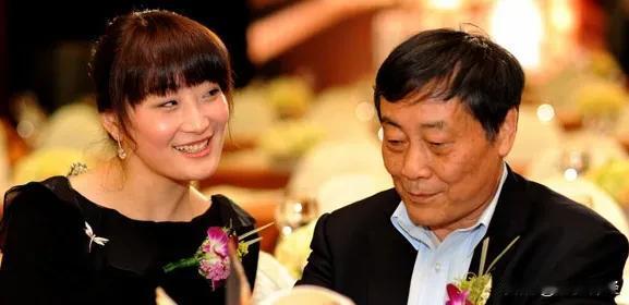 宗庆后VS宗馥莉
宗泽后VS宗继昌
男孩不像舅舅就像叔
一看就是老宗家的种
宗庆