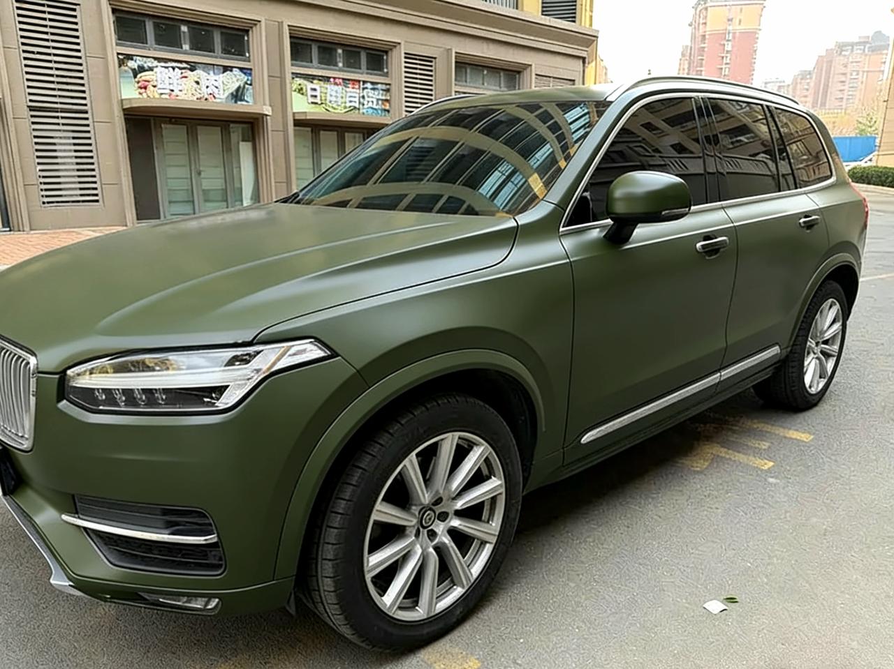 昨天广东的暴雨大家都刷到了吧？可以说是经历了好几场。广州瞬间天就黑了，自动大灯瞬