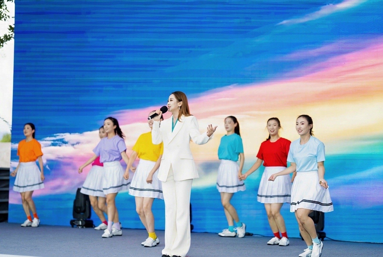 青春诗会在大理祥云开幕此次诗会不仅是一场文学盛会，更是一次深度的文化寻根。在为期