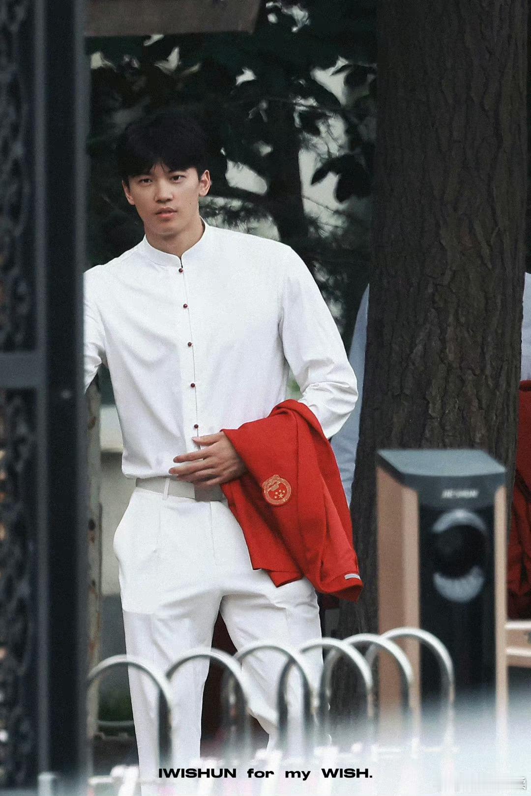 #在姚明面前汪顺也是小手办#卧槽，汪顺这也太帅了吧！ ​​​