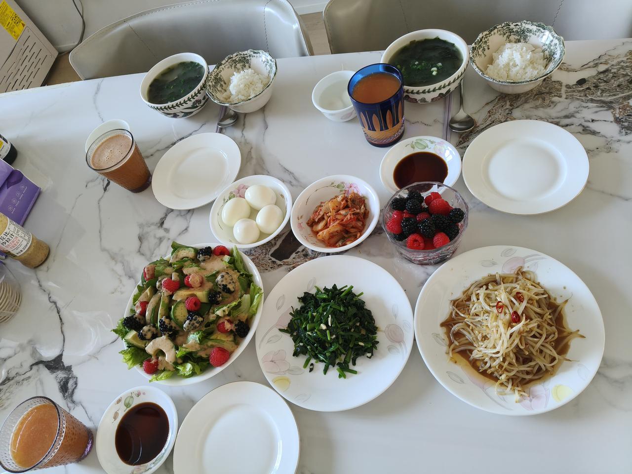 2026年从早六点开启了。
韩国人元旦是很重视的，早餐就与平日不一样，要求主食上