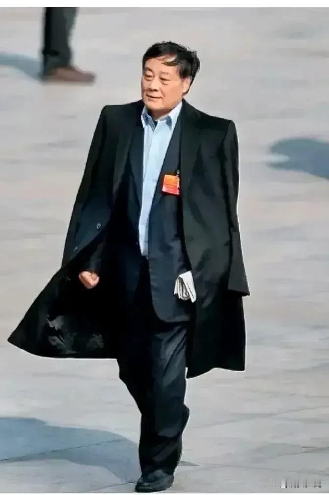 希望那些铁石心肠的领导，停下你们的脚步，都快来看看宗老如何管理员工的，
娃哈哈董